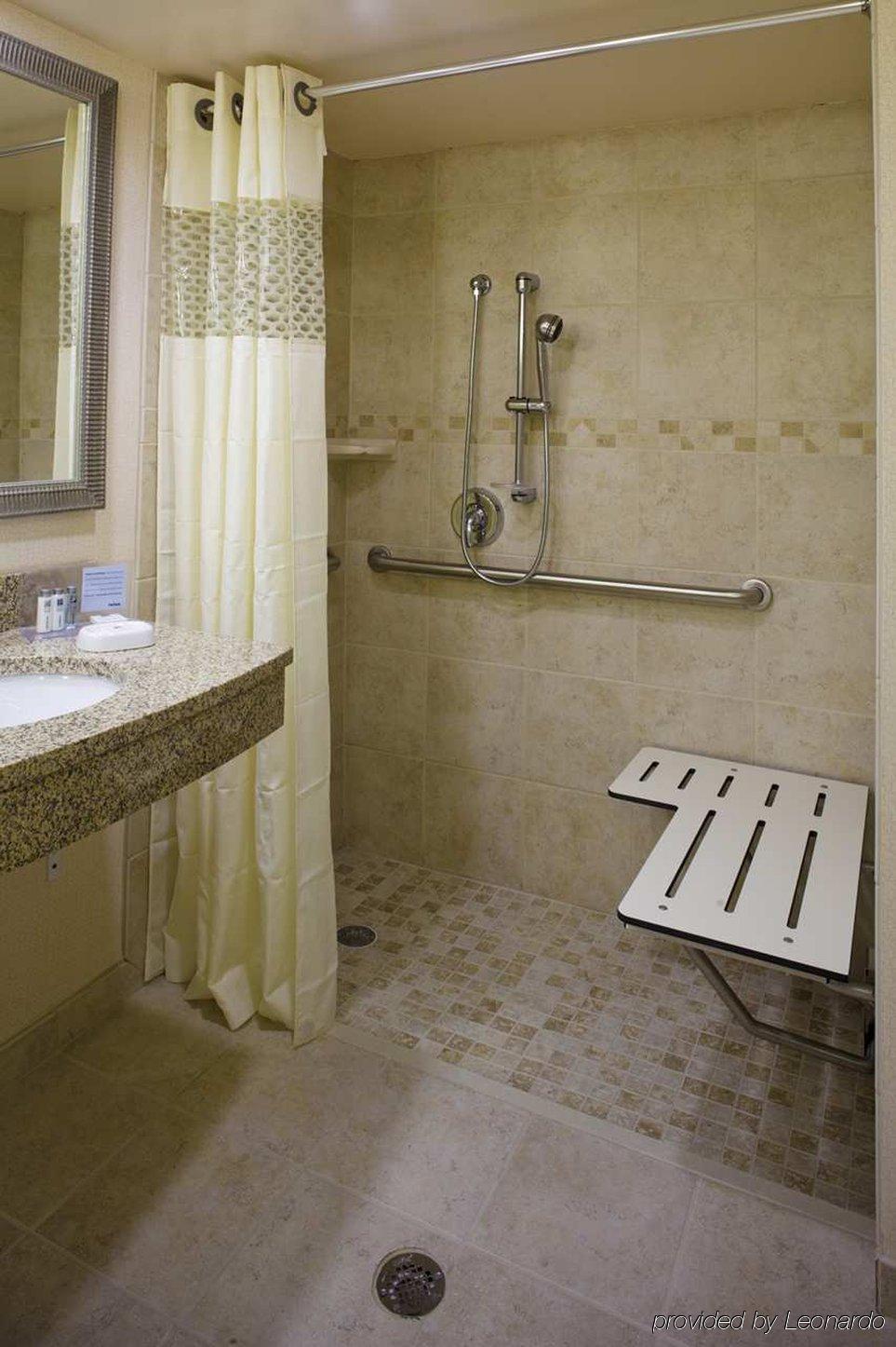 Hampton Inn Asheville - Biltmore Area الغرفة الصورة
